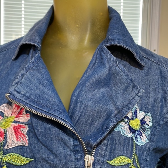 NWT  Chelsea & Theodore top - Picture 2 of 12